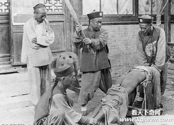 实拍各国古代脱裤子打屁股的笞刑现场 最没尊严的刑罚(组图20P)